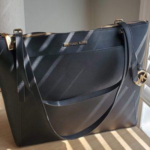 NWT MICHAEL Michael Kors Voyager large leather tote